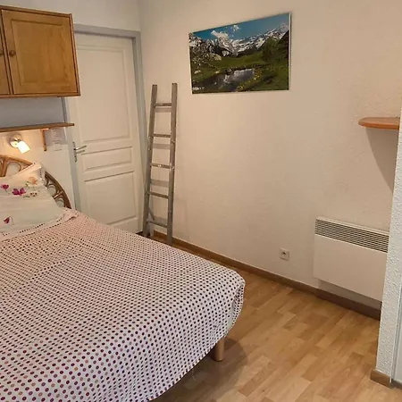 Lumineux Avec Balcon, Parking Et Casier A Skis - Fr-1-812-17 *